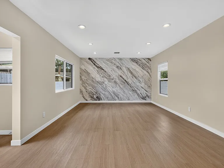 2327 N Naomi St — Photo 6