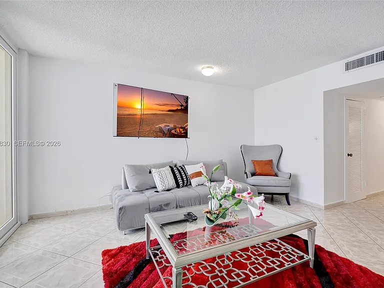 5401 Collins Ave #1126 — Photo 41