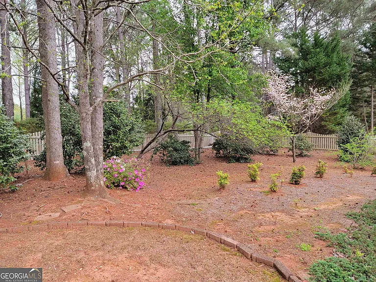 225 Lockmeade Way — Photo 32