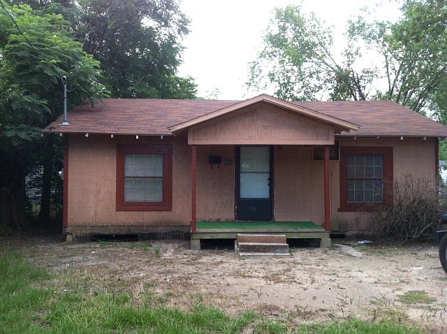 1st image of 607 Hosea Dolphus Sr Ave