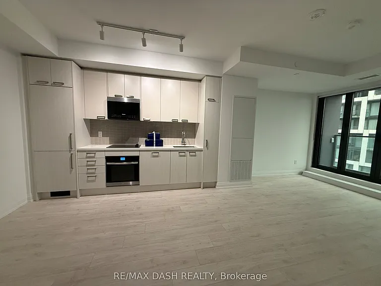 20 Soudan Ave #1906 — Photo 11