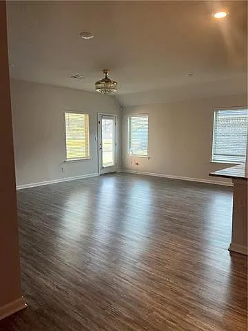 4 bed, 3.0 bath, 2080 sqft, $2,300 — Photo 2