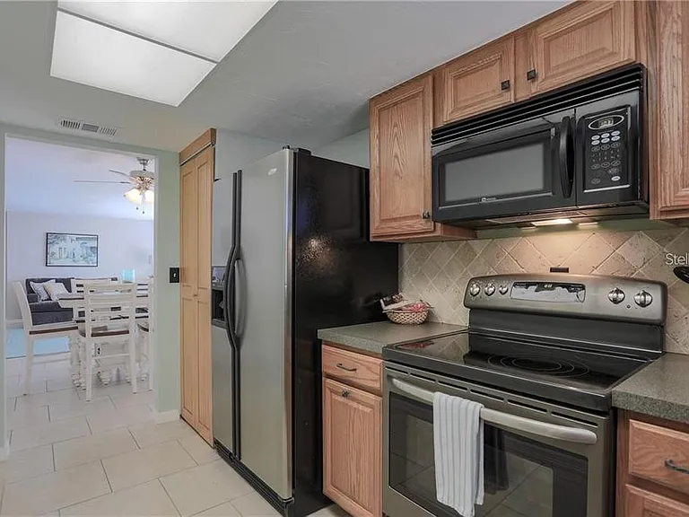 2907 Hyde Park St — Photo 6