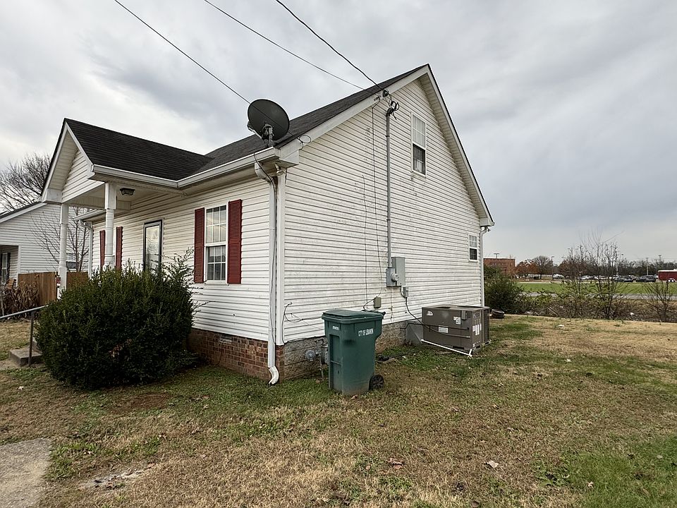 2nd image of 612 Fairgrounds Ct