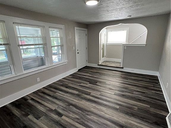2nd image of 407 W 32nd St