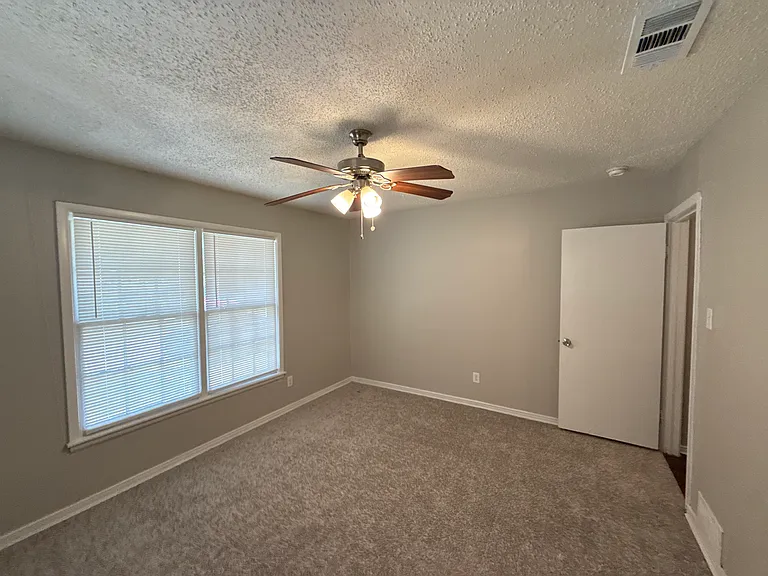 2607 Yeager St — Photo 8