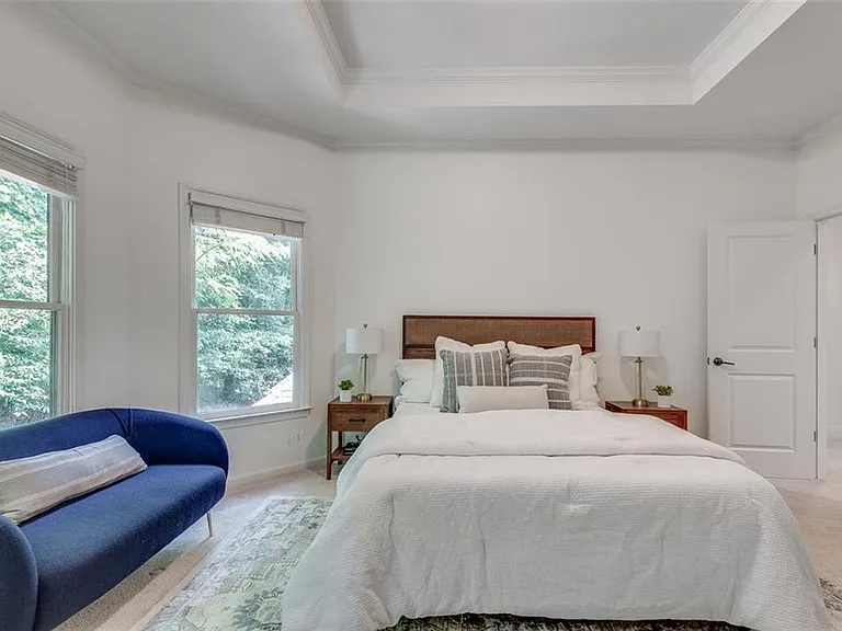 240 Lullwater Ct — Photo 44