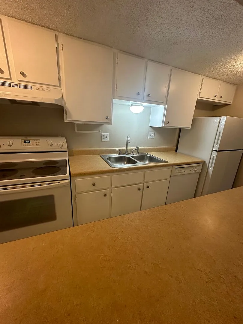 1BD/1BA Townhouse located on the Germantown/Memphis Line! — Photo 4