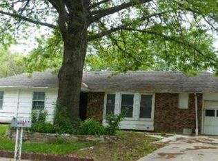 1028 W Fairwood Ln, Olathe, KS 66061