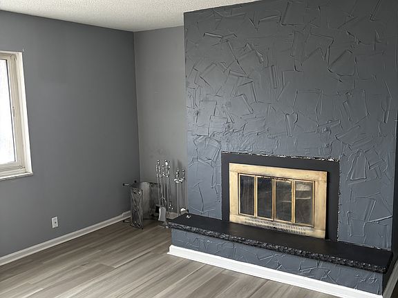 3rd image of 118 Torrington Dr
