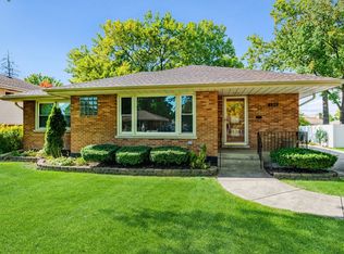 890 S Prospect Ave, Elmhurst, IL