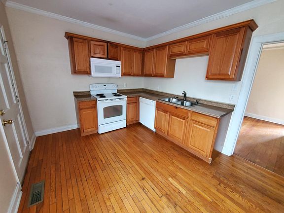 3rd image of 10348 Warwick Blvd