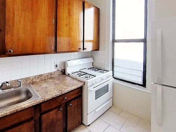 4th image of 30-23 33rd St #7