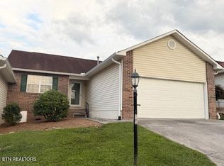 205 Executive Meadows Dr, Lenoir City, TN 37771