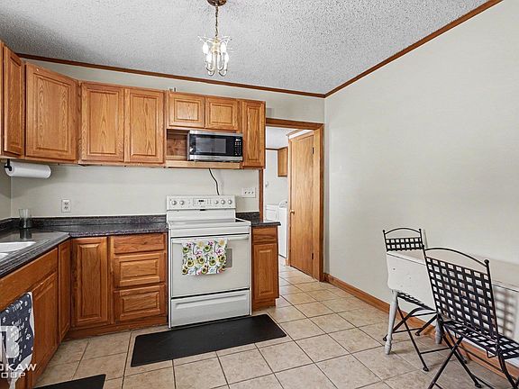 5th image of 1084 Midland Rd