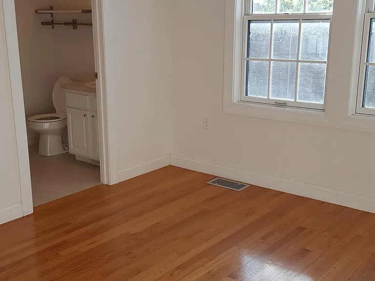 523 Hancock St — Photo 9