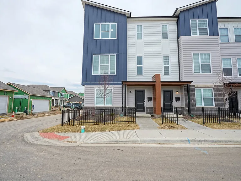 2901 W New York St — Photo 1