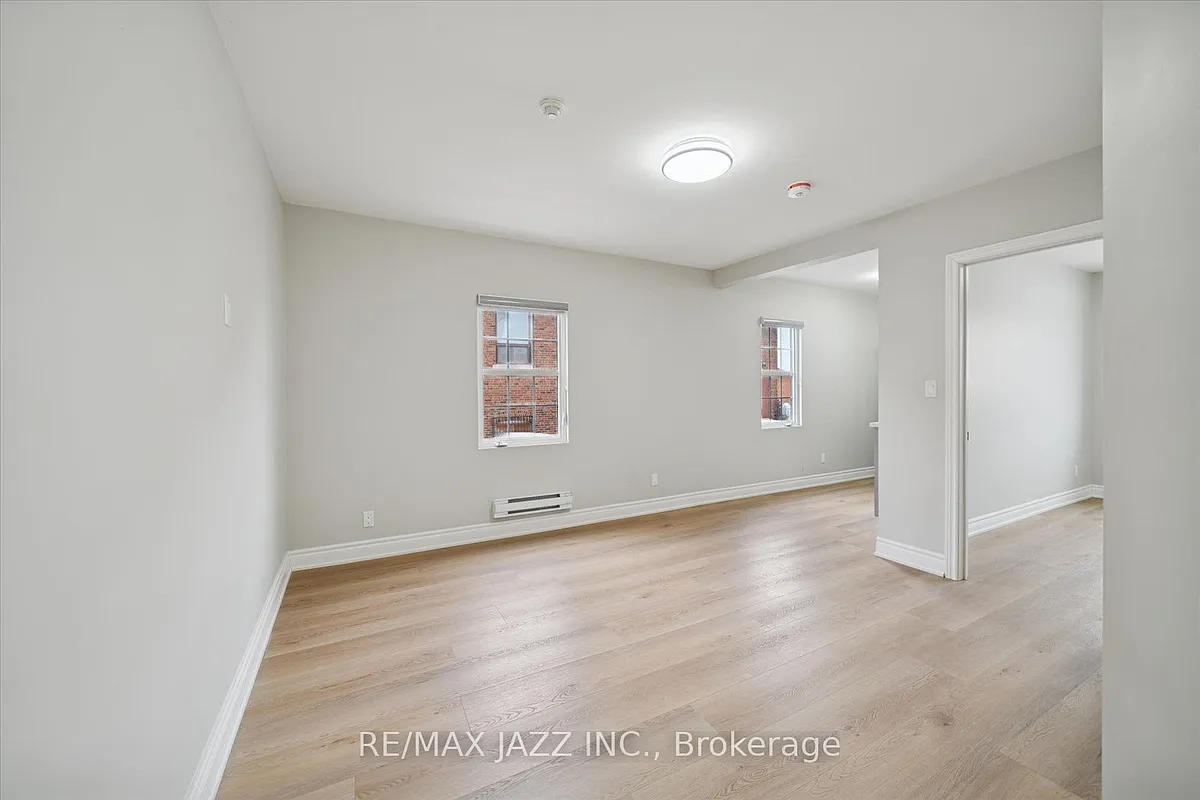 Building Photo - 251 Simcoe St S #104