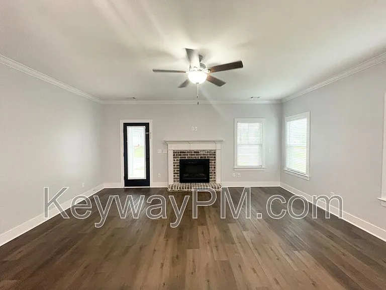 2217 Laurens St — Photo 6