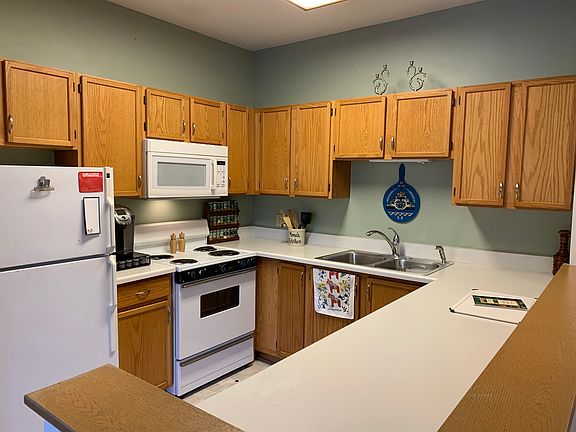 4th image of 605 Barrington Ave APT 112