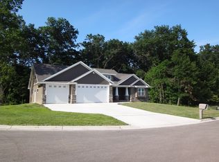 2122 Emmalane Ct, Green Bay, WI 54311