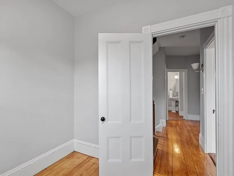 270 Poplar St — Photo 14