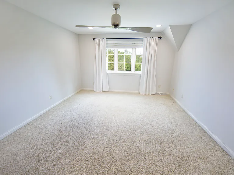 11560 N Canterbury Dr — Photo 32