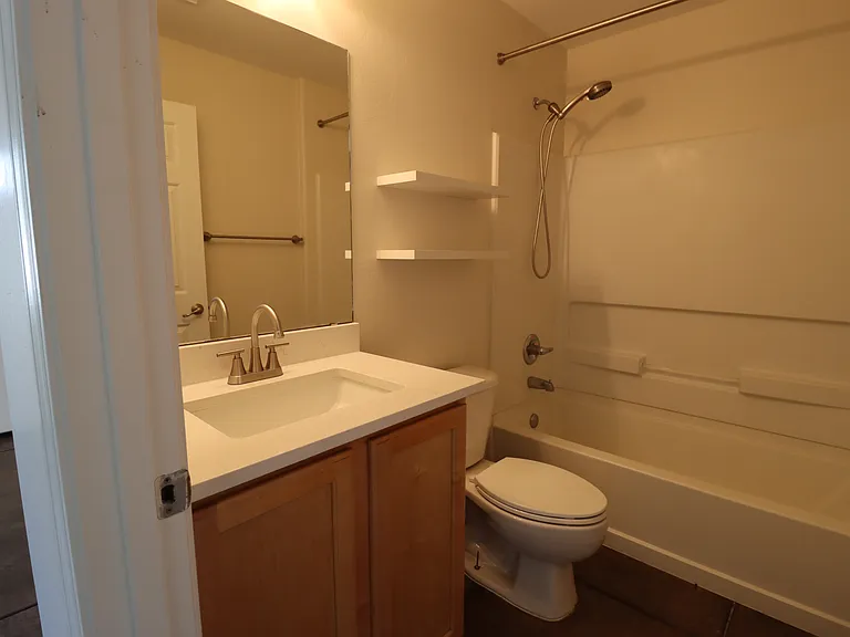 1020 E Silver St — Photo 23