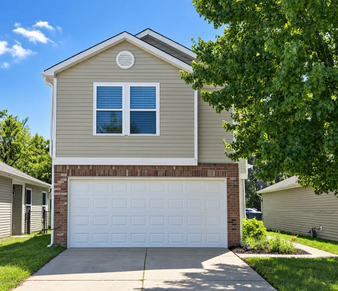 3 bed, 1716 sqft, $1,900 — Photo 1