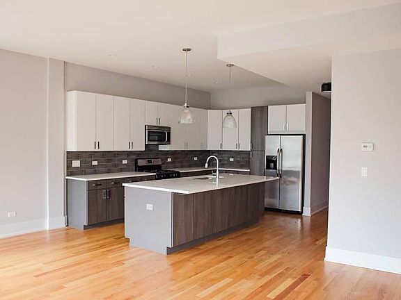 3rd image of 849 W Armitage Ave #2