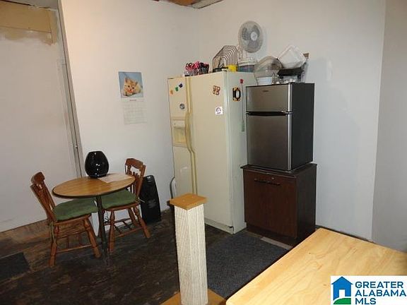 5th image of 303 3rd St