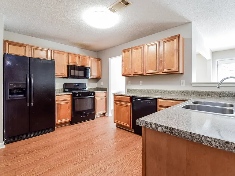 3038 Summer Breeze Dr — Photo 9