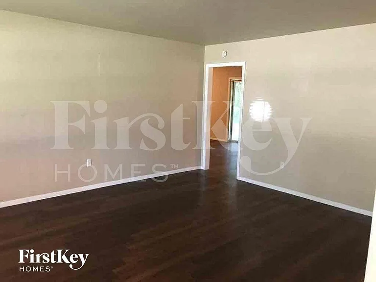 5605 Odessa Ave — Photo 2