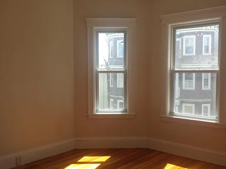 10 Emrose Ter #2 — Photo 1