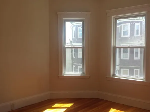 10 Emrose Ter, Dorchester, MA