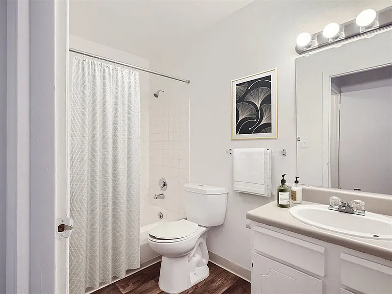 Full Bathroom with Tub