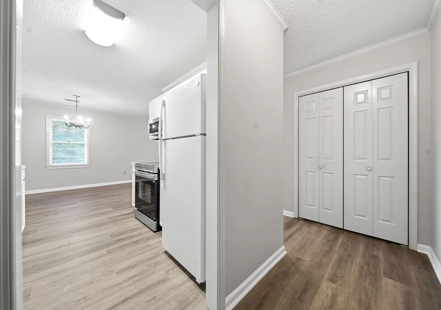 403 Wormwood Ln — Photo 3