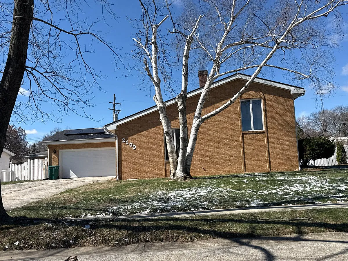 2109 S Douglas Ave photo 1