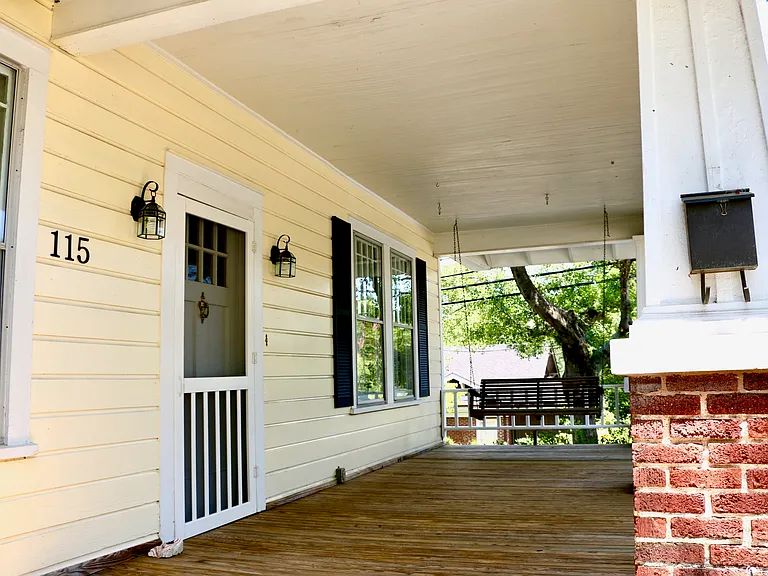 115 Robinson St — Photo 3