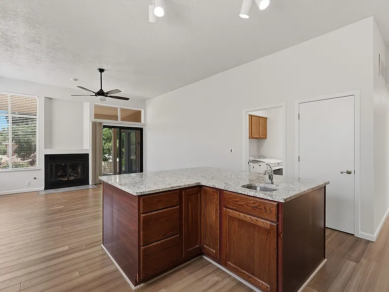 10021 Bridgepointe Ct NE — Photo 15