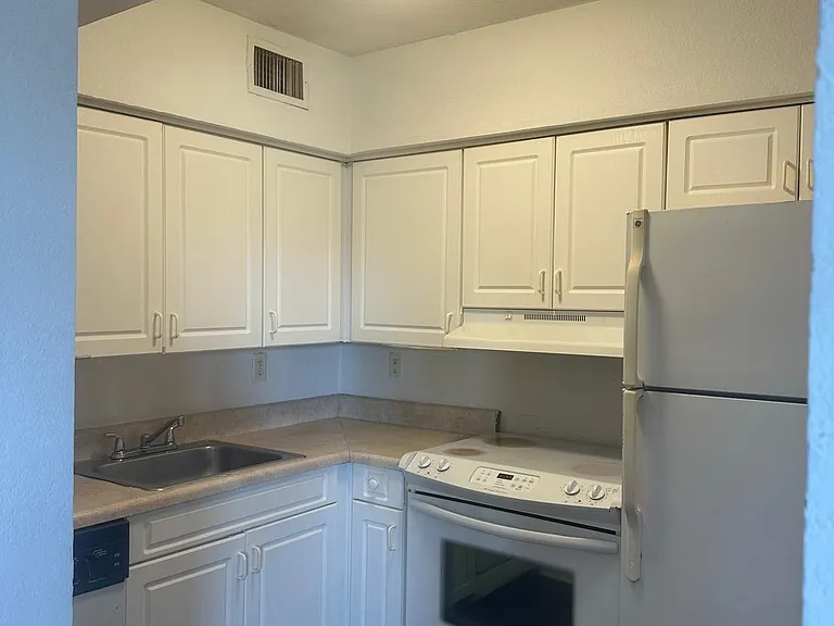 747 Wyman Ct #747 — Photo 5