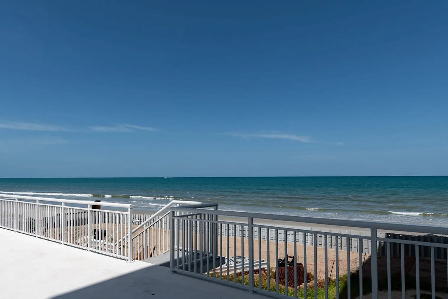 2 bed, 2.0 bath, 1044 sqft, $3,944 — Photo 2