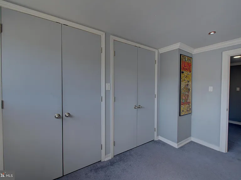 1119 W Master St — Photo 14
