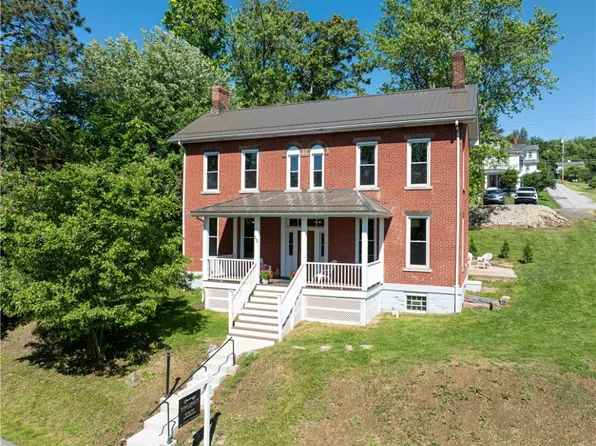 22 Whitaker St, Burgettstown, PA 15021