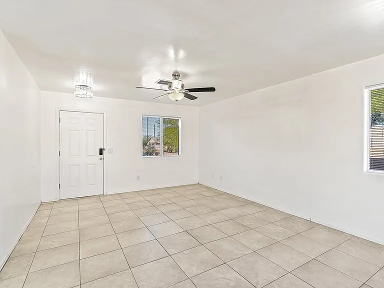 6727 S 5th Ave — Photo 12