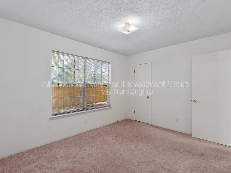 510 Woodland Park Cir — Photo 15