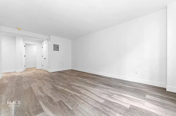 Rented by MNS | media 9