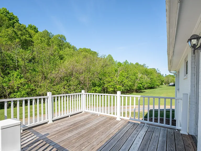 2561 Rutrough Rd — Photo 23