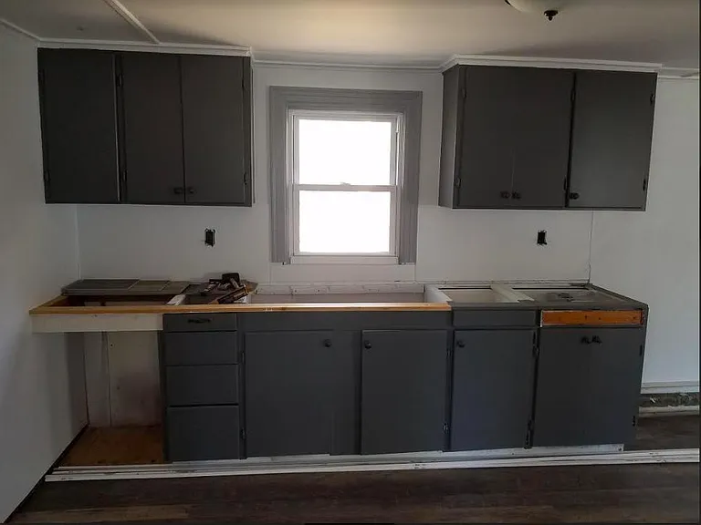 469 N Main St — Photo 6