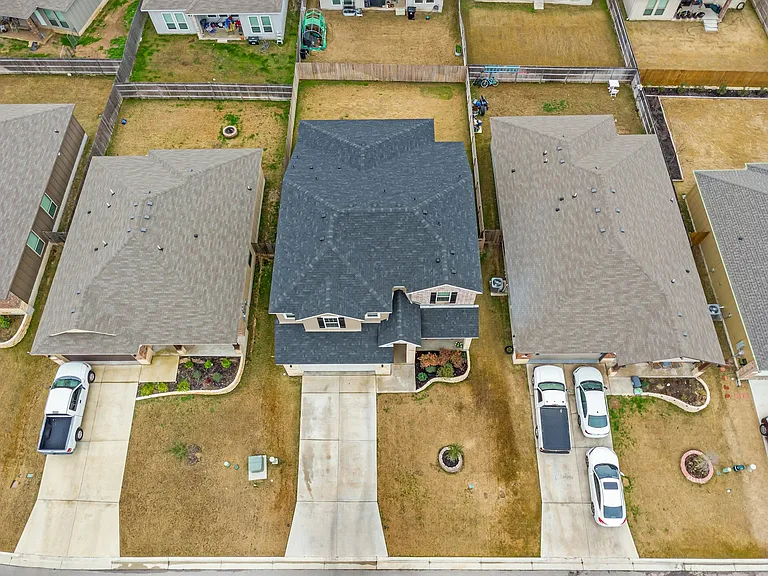 2221 Clove Ct — Photo 4
